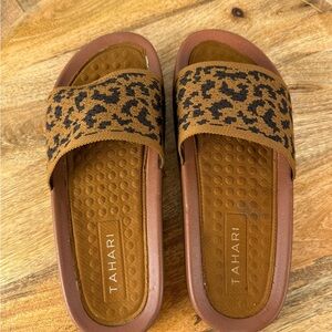 Tahari Leopard Slides Size 9 Casual Neutral